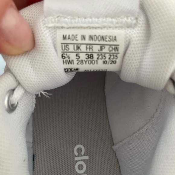 Adidas running shoe - Picture 3 of 4